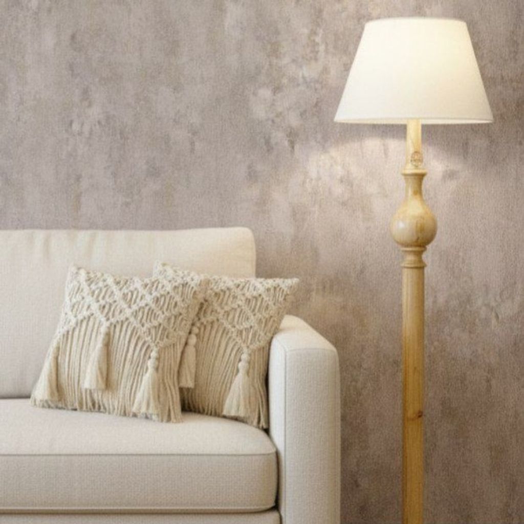 قیمت ارزان آباژور ایستاده کنار سالنی مینیمال چوبی