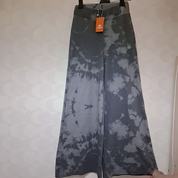 شلوار زنانه هکتاتون