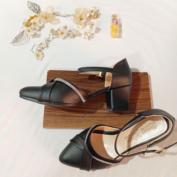 کفش مجلسی زنانه جلو بسته مدل عروسکی