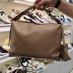 مشخصات کیف رو دوشی تک بند 015