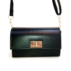 کیف پاسپورتی قفل کتابی