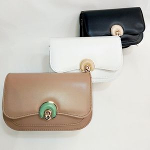 خرید آنلاین کیف دوشی قفل نعلی