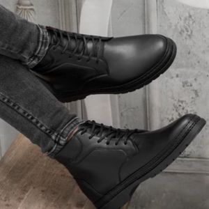 مشخصات نیم بوت مردانه بندی ساقدار مدل دژاوو