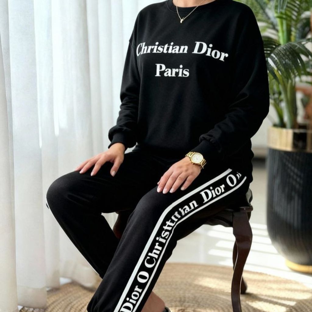 فروش اینترنتی ست زنانه ورزشی طرح کریستین