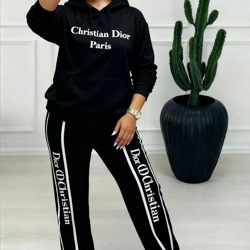 خرید اینترنتی ست زنانه ورزشی طرح کریستین