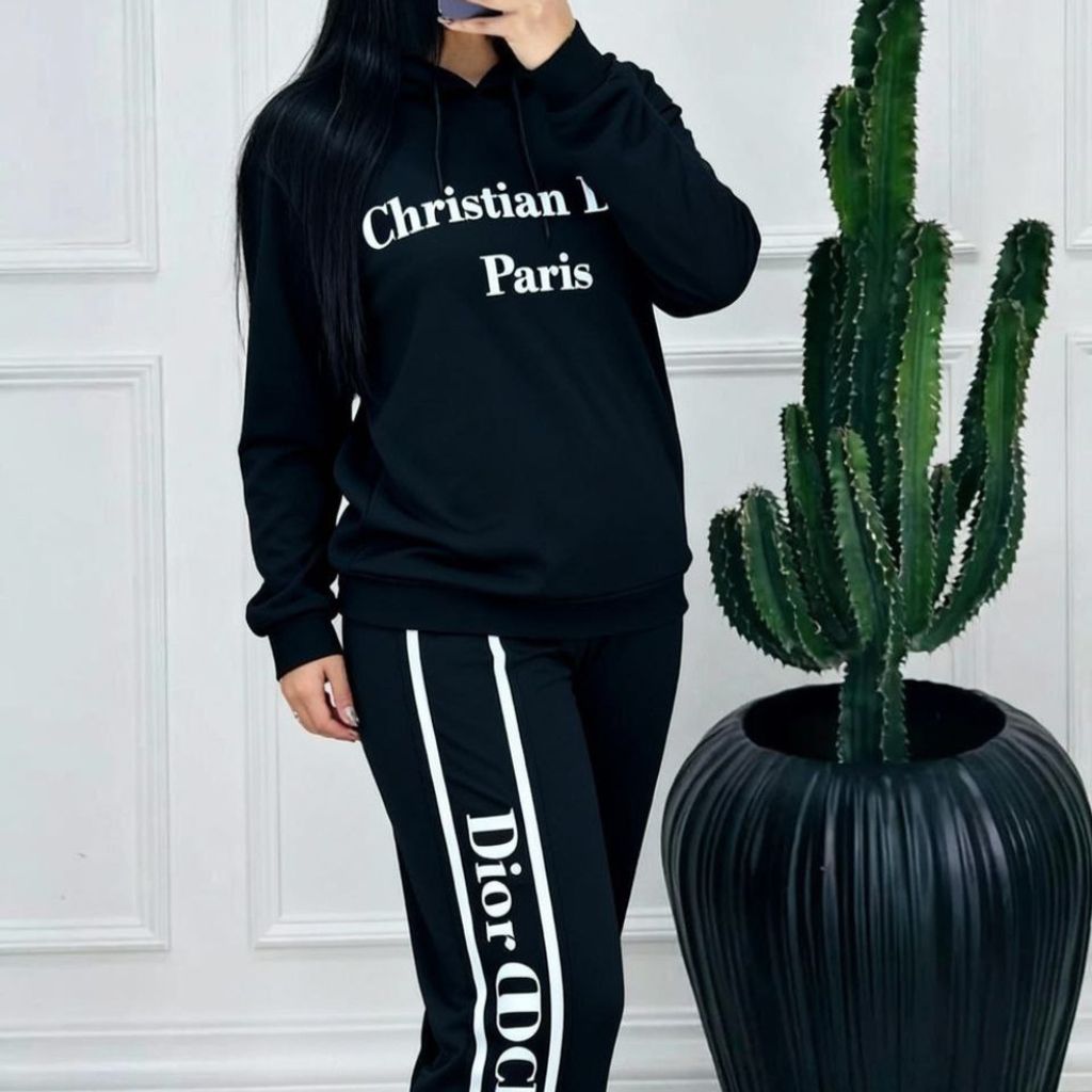 فروش اینترنتی ست زنانه ورزشی طرح کریستین