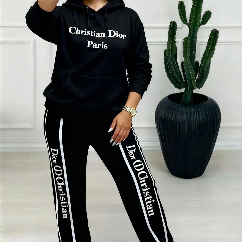 فروش اینترنتی ست زنانه ورزشی طرح کریستین