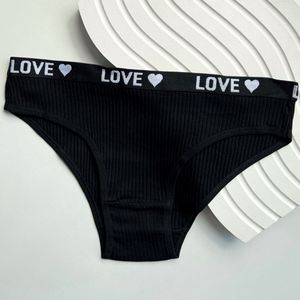 مشخصات شورت کبریتی love پاد