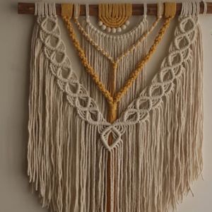 آویز دیواری مکر‌ومه مدل نجلا