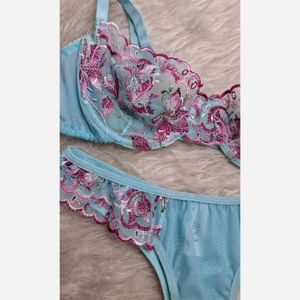 ست سوتین وشورت طرح لیلیوم 