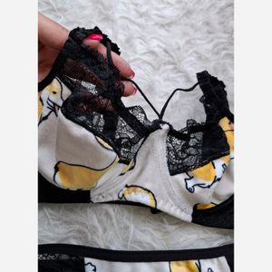 ست سوتین وشورت مخمل هارنست