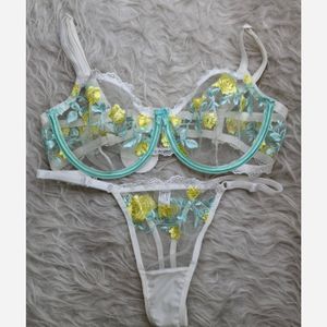 ست سوتین وشورت دانتل گلی