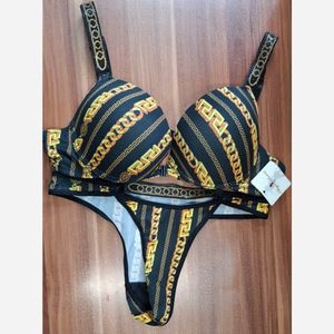 ست سوتین وشورت  طرح ورساچه