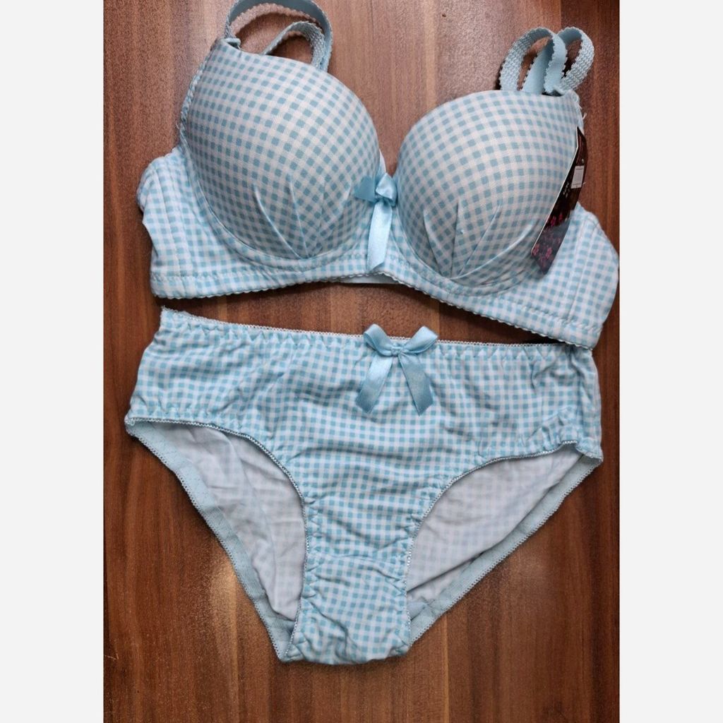 خرید آنلاین ست سوتین وشورت  کاپ کوچک