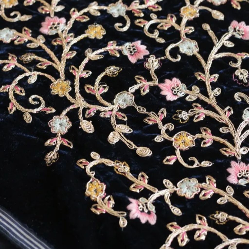 فروش اینترنتی پارچه مخمل سوزن دوزی هندی