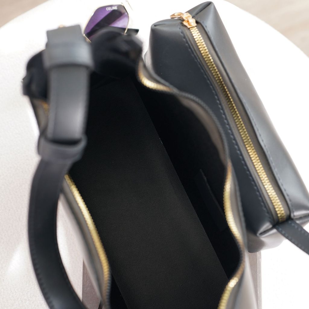 خرید اینترنتی کیف دوشی میو میو پاد