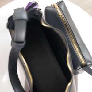 خرید اینترنتی کیف دوشی میو میو پاد