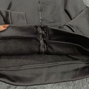 مشخصات سویشرت زنانه طرح جلو زیپ تو کرکی درجه یک