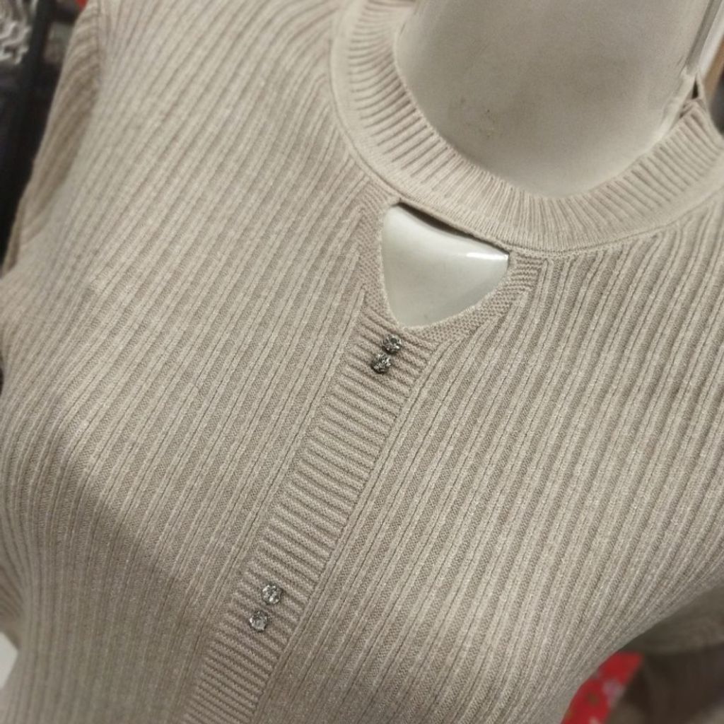 فروش اینترنتی بلوز گپ بافت زنانه طرح یقه اشکی bl7ty