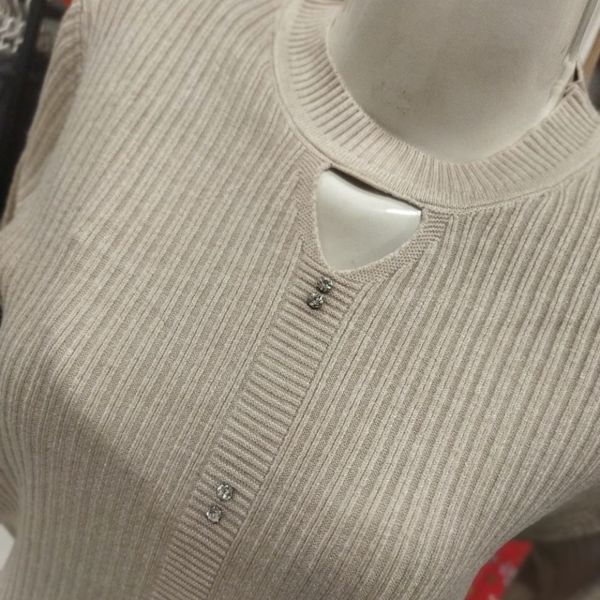 بلوز گپ بافت زنانه طرح یقه اشکی bl7ty