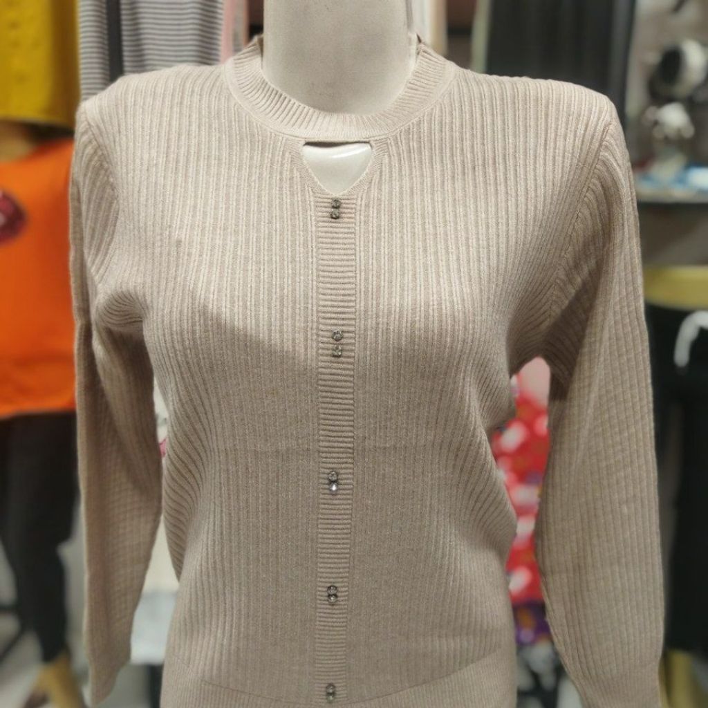 خرید انلاین بلوز گپ بافت زنانه طرح یقه اشکی bl7ty