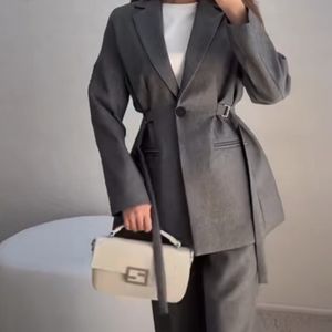 کت و شلوار زنانه