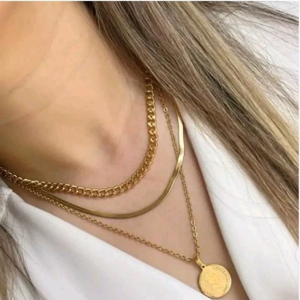 خرید اینترنتی گردنبند سه ردیفه ی رنگ ثابت طلایی با زنجیر کارتیر و ماری و الیزابت