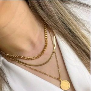 خرید اینترنتی گردنبند سه ردیفه ی رنگ ثابت طلایی با زنجیر کارتیر و ماری و الیزابت