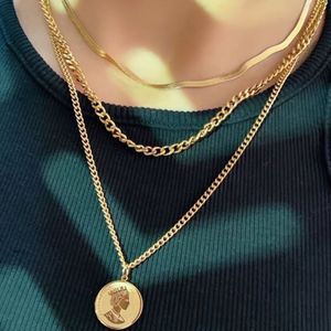 گردنبند سه ردیفه ی رنگ ثابت طلایی با زنجیر کارتیر و ماری و الیزابت