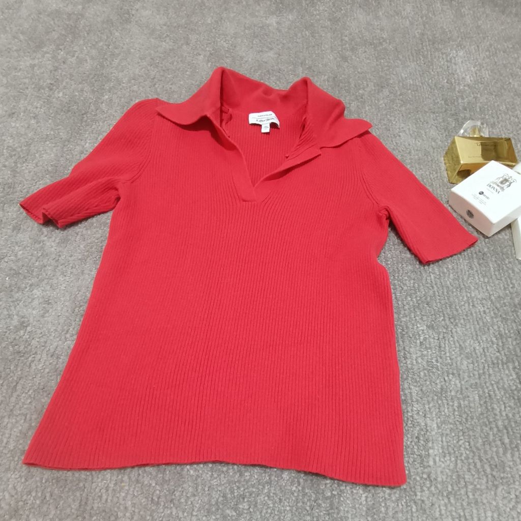 مشخصات بلوز بافت آستین کوتاه گرم بالا وارداتی یقه دار