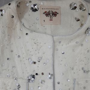 کت سفید کوتاه کار شده با مروارید و پولک