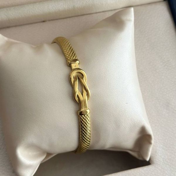 دستبند استیل طلایی