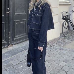 بامبر جکت و شلوار جین