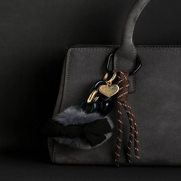 اویز کیف و کلید زنانه مدل توپ پاپیونی از جنس پولیشی و چرم