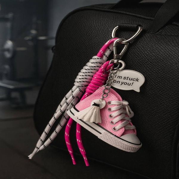 اویز کیف و کلید زنانه مدل کتونی ال استار از جنس چرم