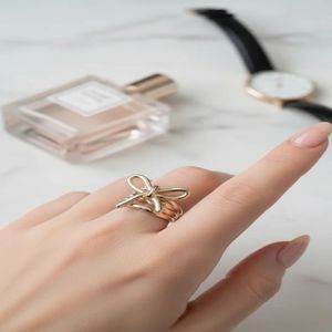 فروش اینترنتی انگشتر زنانه فانتزی طرح پاپیون از جنس ابکاری رادیوم