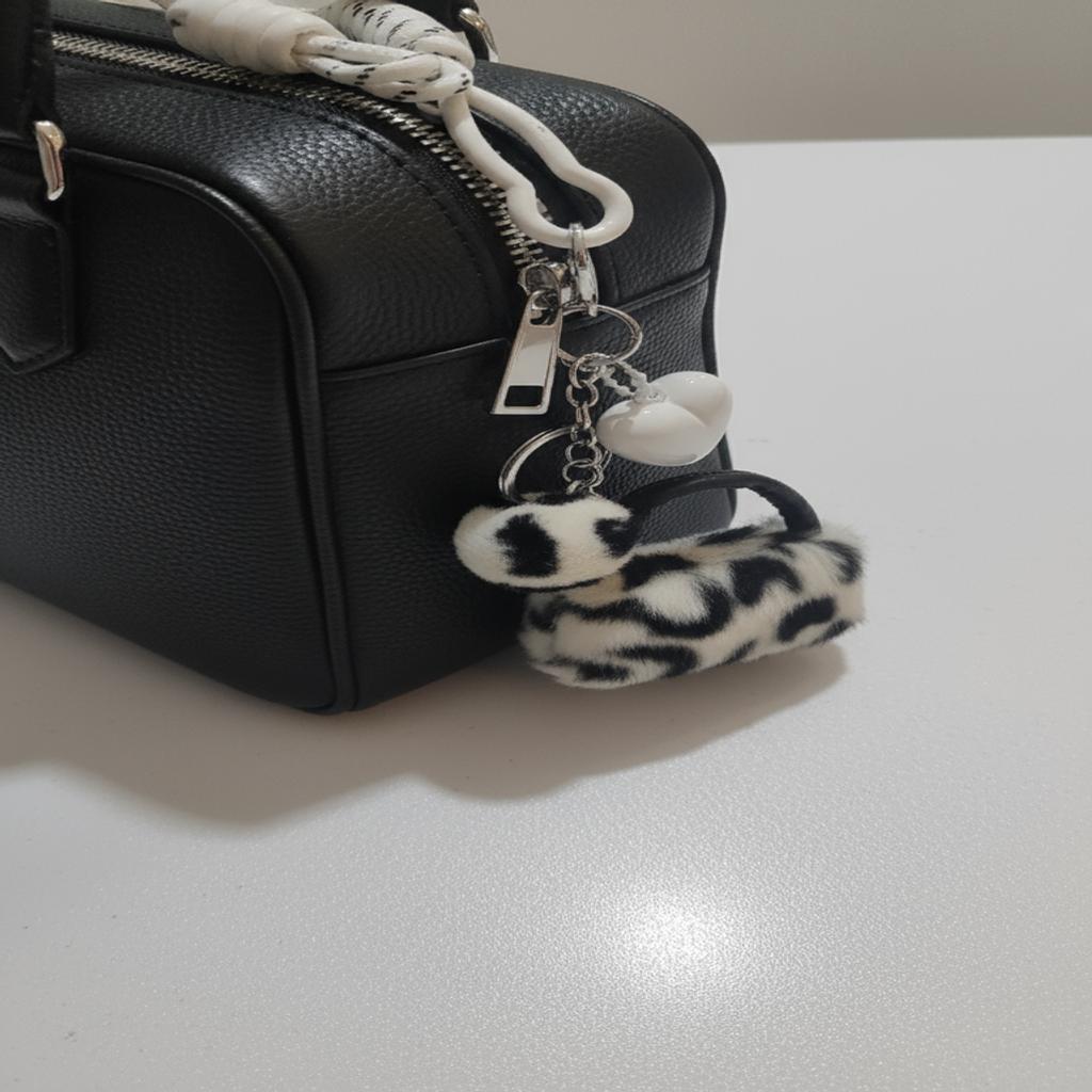 خرید آنلاین جا کلیدی و اویز کیف مدل چارم از جنس پولیشی