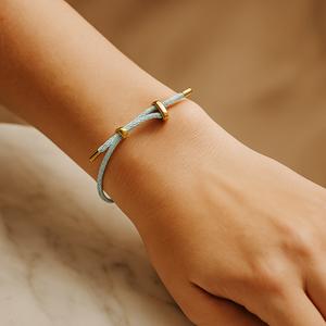 مشخصات دستبند زنانه بنگل مدل کنفی از جنس استیل