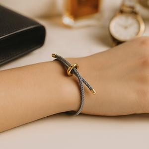 خرید اینترنتی دستبند زنانه بنگل مدل کنفی از جنس استیل