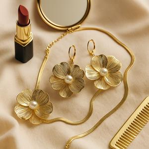 خرید اینترنتی نیم‌ست زنانه مدل گل مرواریدی از جنس استیل ضد حساسیت