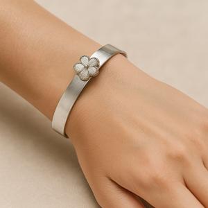 قیمت دستبند زنانه بنگل فانتزی مدل ونکلیف از جنس ابکاری رادیوم