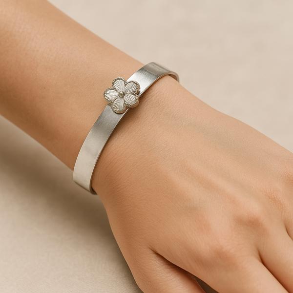 دستبند زنانه بنگل فانتزی مدل ونکلیف از جنس ابکاری رادیوم