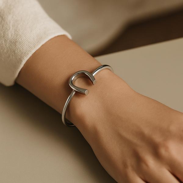 دستبند زنانه بنگل فانتزی مدل نعل اسب از جنس ابکاری رادیوم