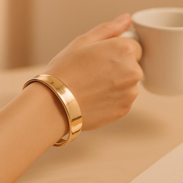 دستبند زنانه بنگل شوپینگ مدل ایینه ای پهن از جنس ژوپینگ