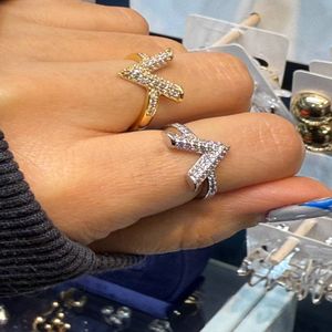 فروش اینترنتی انگشتر زنانه طرح نگین دار