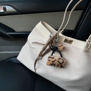 جا کلیدی فانتزی مدل کیف از جنس پشمی