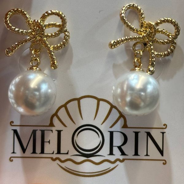 گوشواره زنانه پاپیون مدل مرواریدی اویز دار