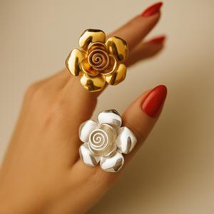 انگشتر زنانه پرتوفینو طرح گل رز