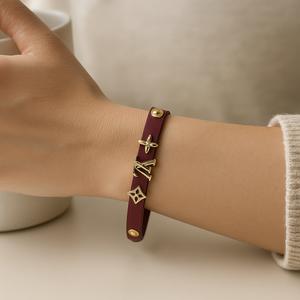 خرید اینترنتی دستبند زنانه چرم مدل لویی ویتون از جنس استیل