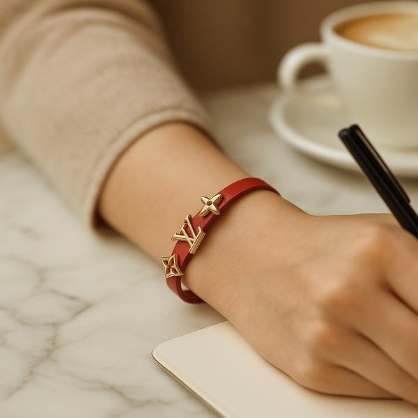 دستبند زنانه چرم مدل لویی ویتون از جنس استیل